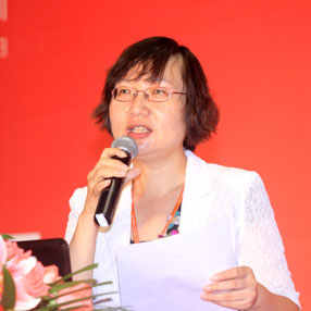 中國電子學會物聯網專委會副秘書長，中國可穿戴產業(yè)聯盟秘書長王新霞